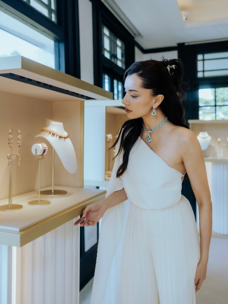 Bvlgari,
Amelia Henderson,
High Jewellery,
Luxury Jewellery,
Fine Jewellery,
Jewellery Trends,
Serpenti,
Divas Dream,
Singapore Events,
Luxury Fashion,
Celebrity Style,
Malaysian Celebrities,
Jewellery Inspiration,
Bvlgari Singapore,